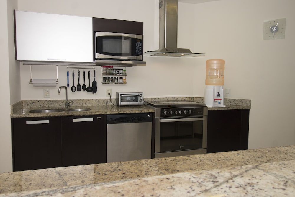 Фото Downtown Apartment Oasis 12