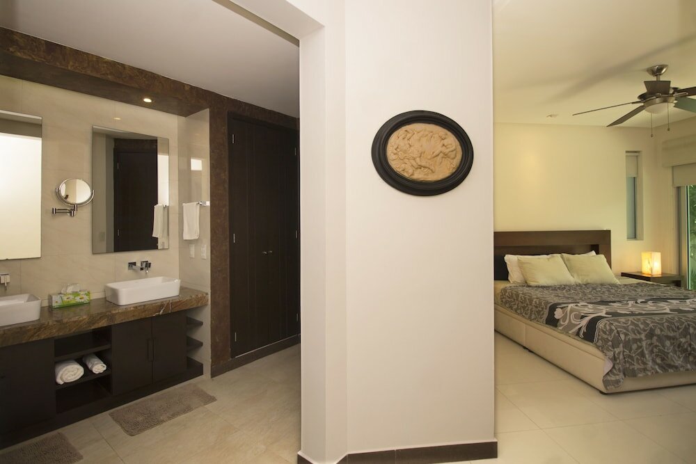 Фото Downtown Apartment Oasis 12