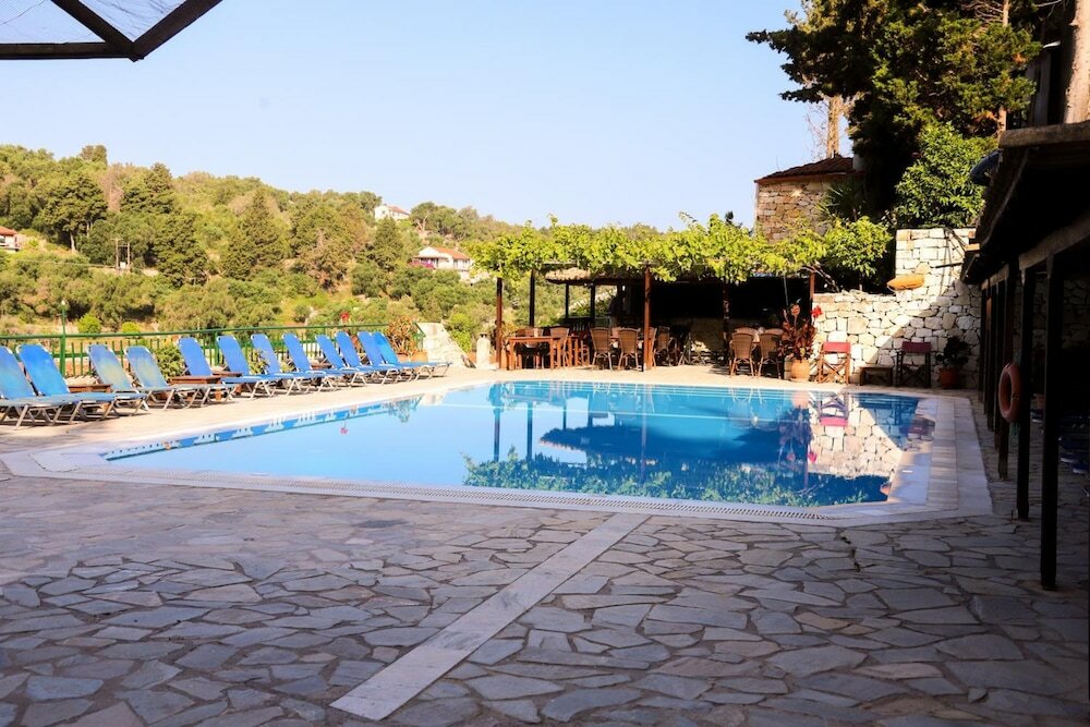 Фото Bastas Hotel & Studios