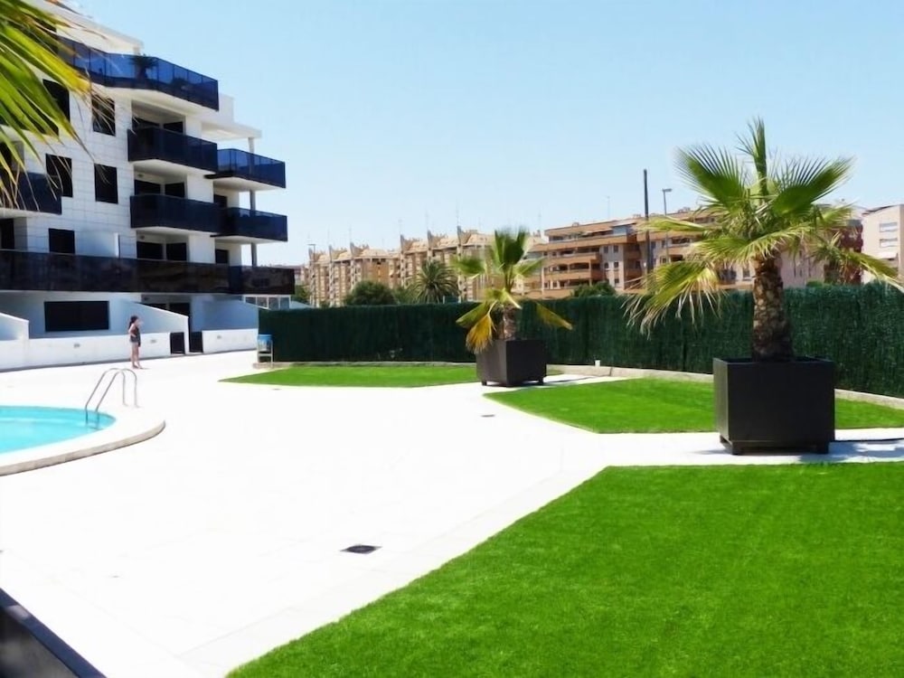 Фото 150 Tropicana Park