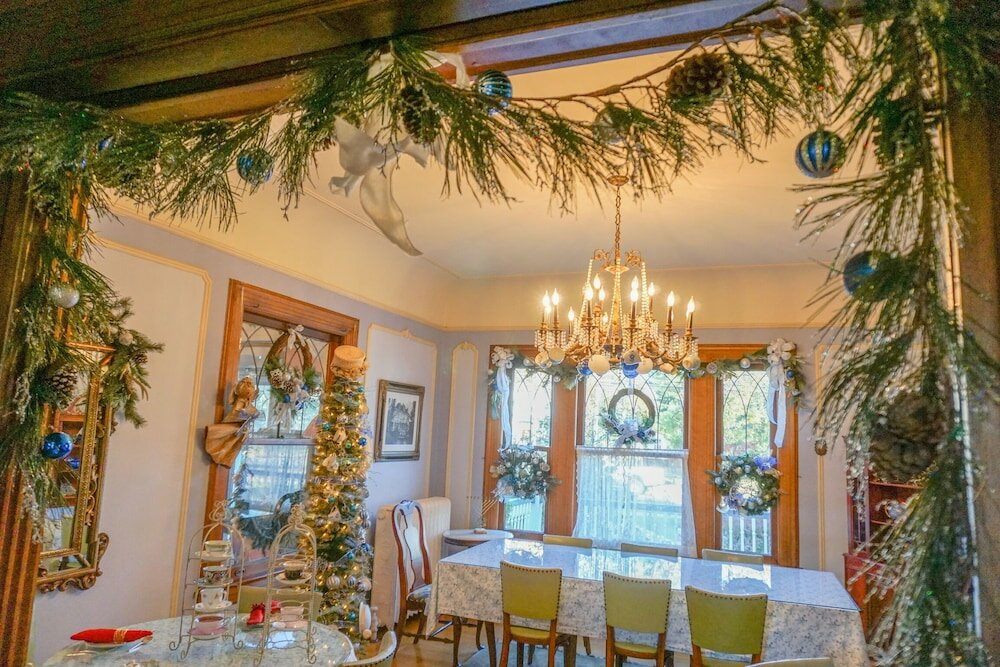 Фото Mathis House, A Victorian Bed & Breakfast and Tea Room at 600 Main