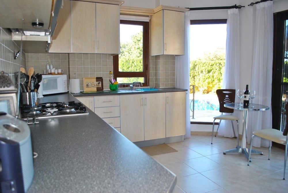 Фото Villa Brooklands by Amy Villas