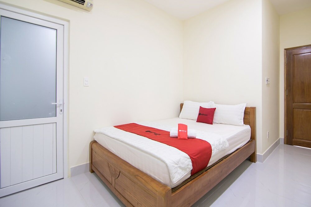 Фото RedDoorz @ Le Van Sy Street