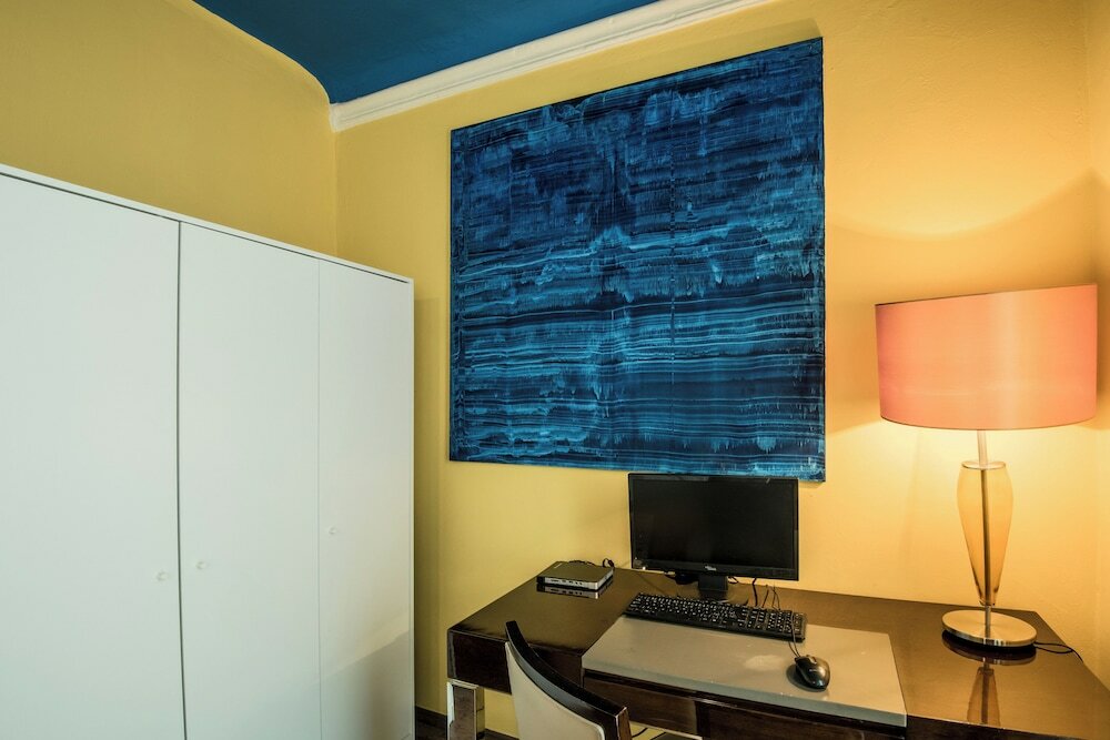 Фото Charles Bridge Hostel & Apartments