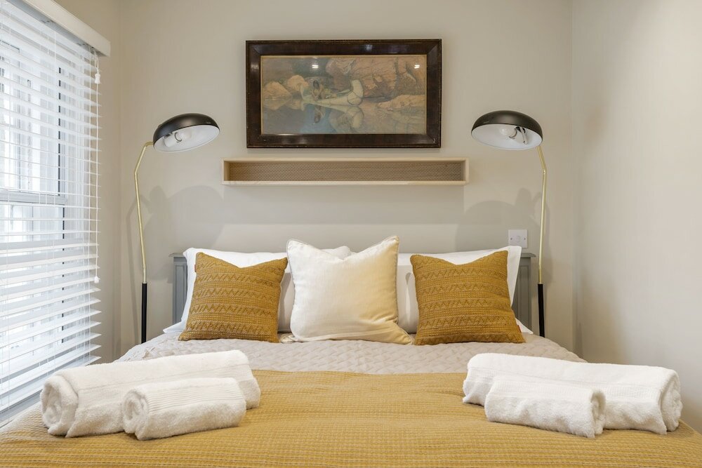 Фото Superior Stays Luxury Apartments - Bath City Centre