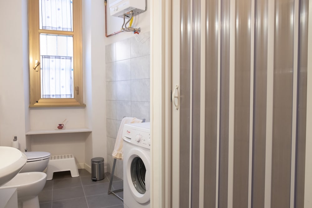 Фото Roma - VIA la Spezia 70