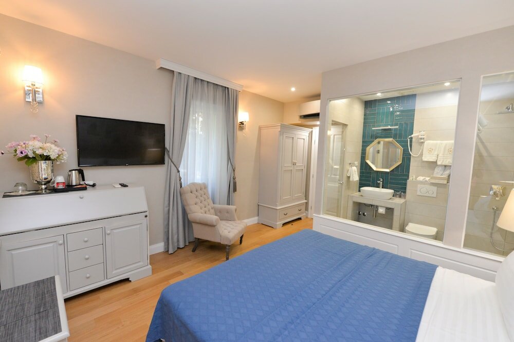 Фото The Duke Luxury Rooms