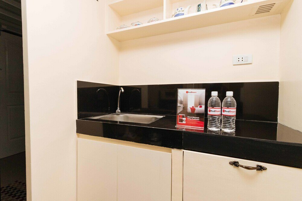 Фото RedDoorz Plus @ Rsg Ss Residens Vito Cruz