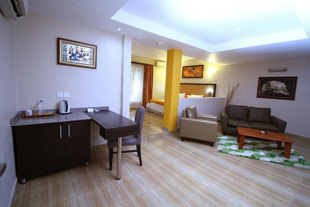 Фото La Cour Hotel Apartments