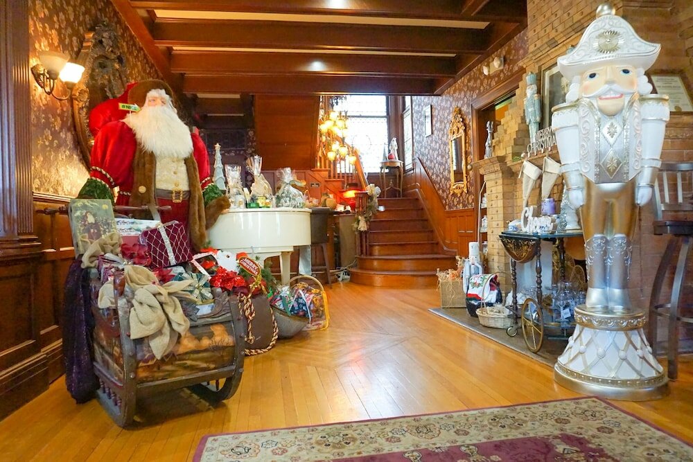 Фото Mathis House, A Victorian Bed & Breakfast and Tea Room at 600 Main