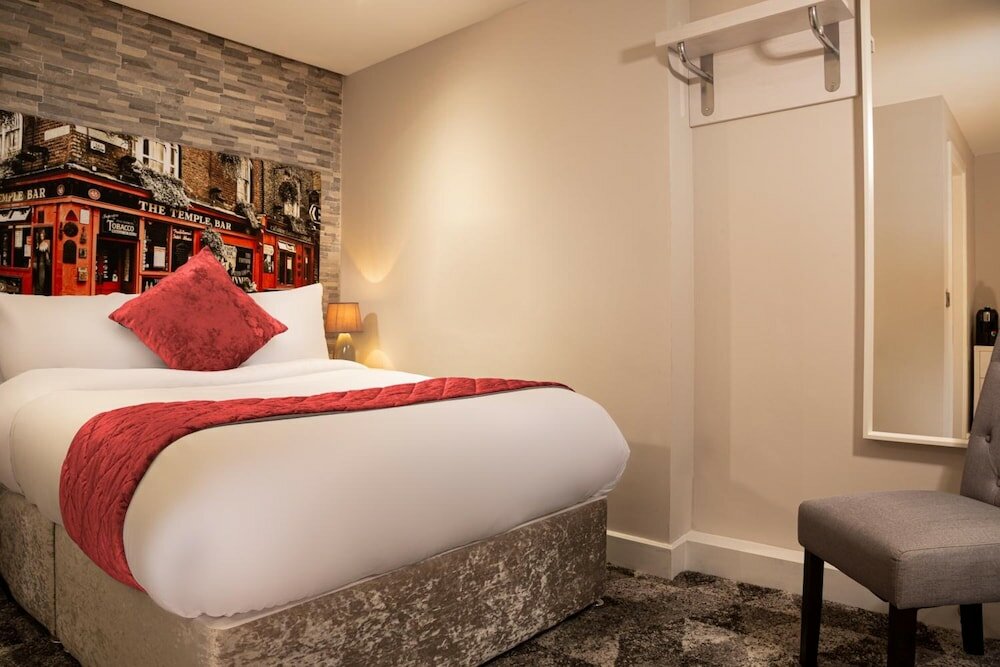 Фото The Temple Bar Lane by the KeyCollections