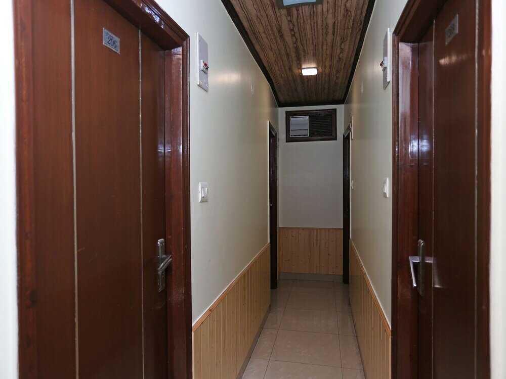 Фото Oyo 27002 H S R Ram Bazaar