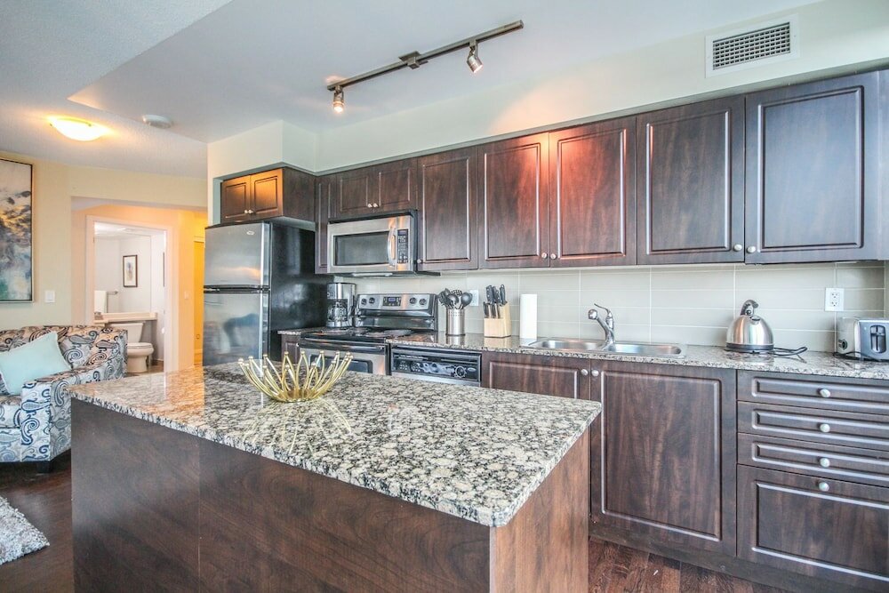 Фото Sarkar Suites - Fort York Blvd