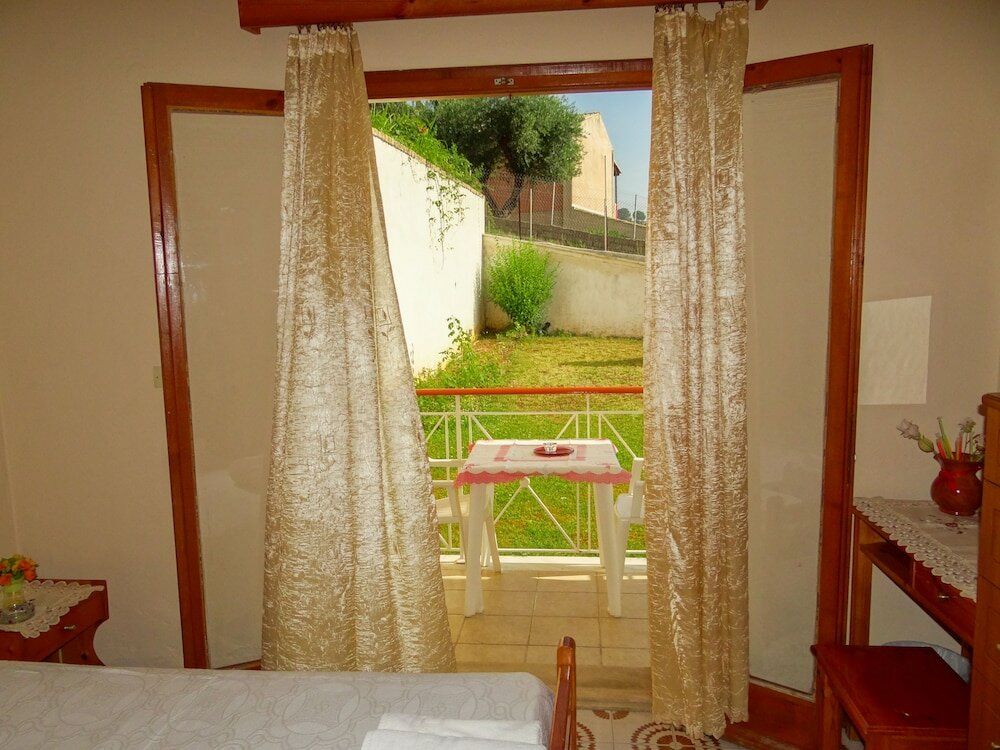 Фото Eleni's Apartments & Studios