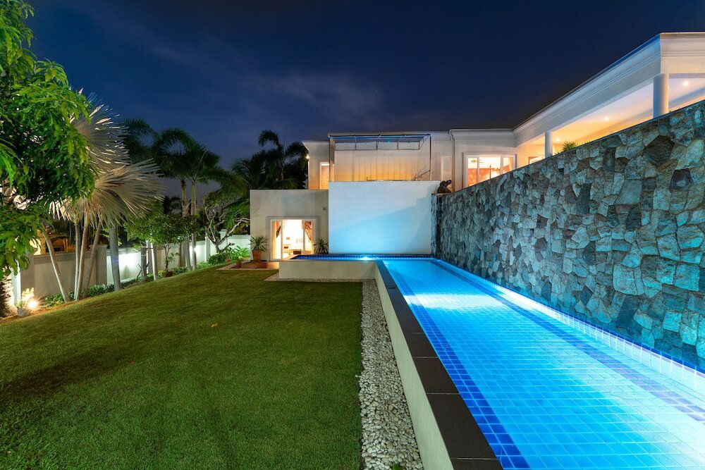 Фото Stunning Luxury Golf and Pool Villas