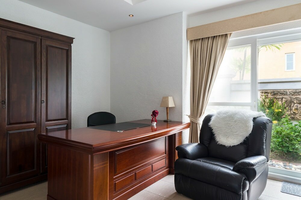 Фото Stunning Luxury Golf and Pool Villas