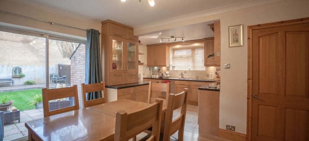 Фото Goldcrest House