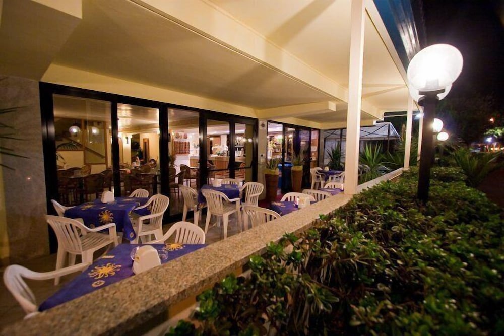 Фото Hotel Karin