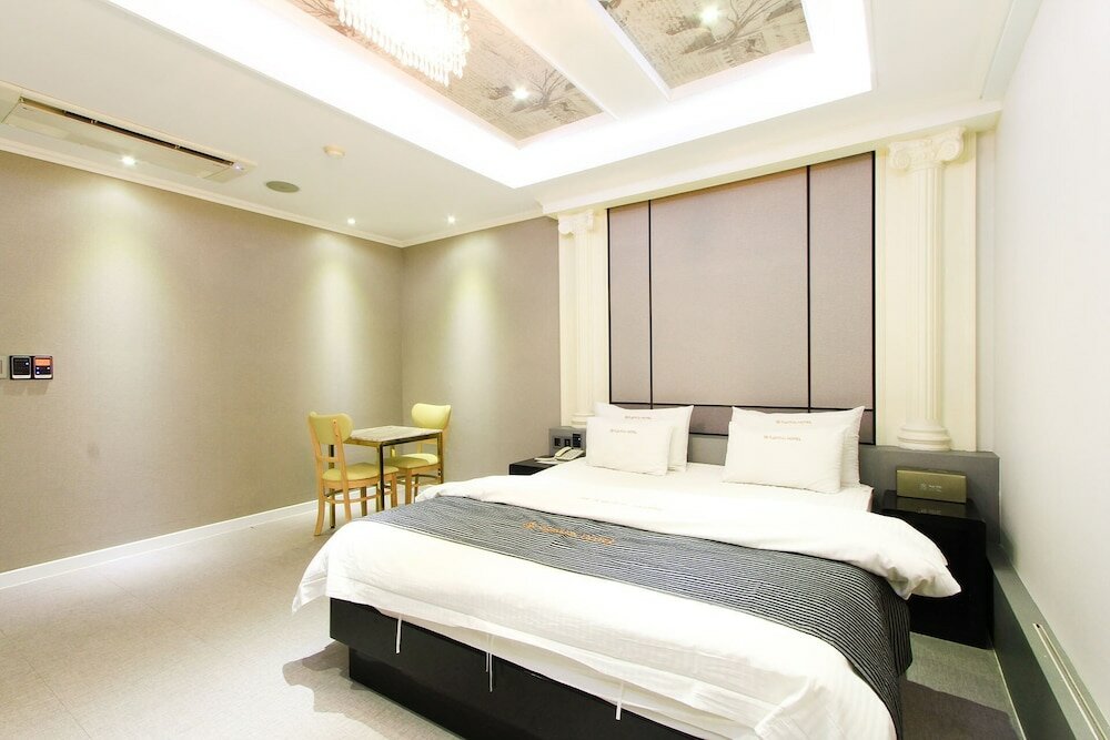 Фото Renaissance Hotel