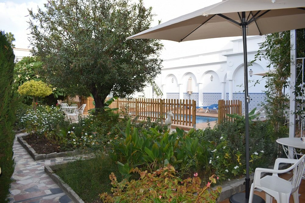 Фото Apartamentos El Jardin