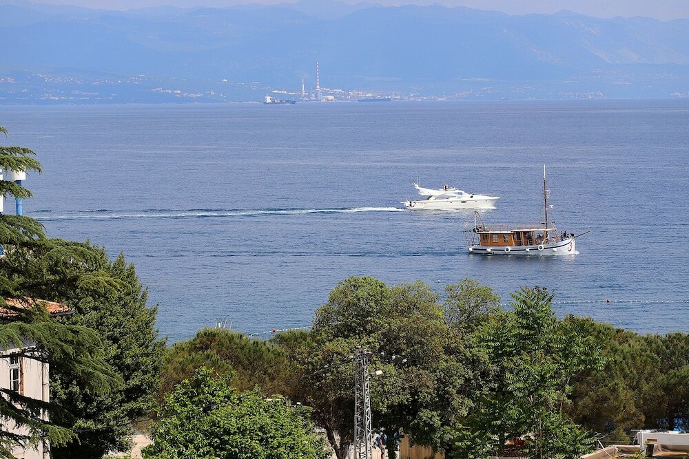 Фото Designed Apartment with Swimming Pool