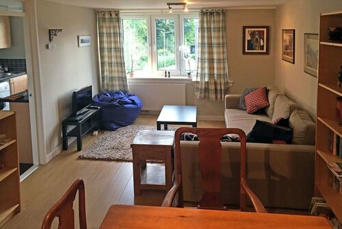 Гостиница Bright, Spacious 2 Bedroom Apartment in Stockbridge в Эдинбурге
