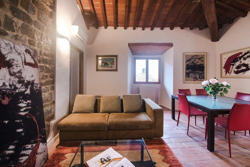 Фото Central Location in Florence Inviting 3bd Apt