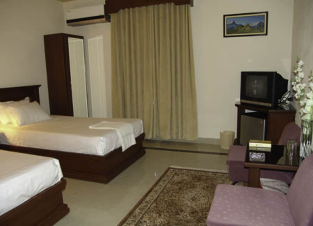 Фото Raj One Hotel