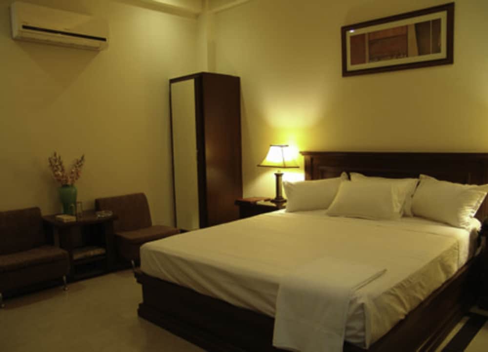 Фото Raj One Hotel