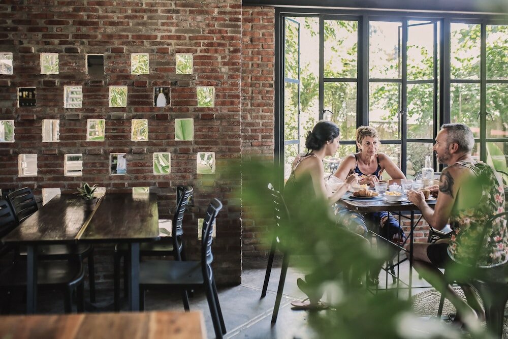 Фото The Flying Fish Hostel