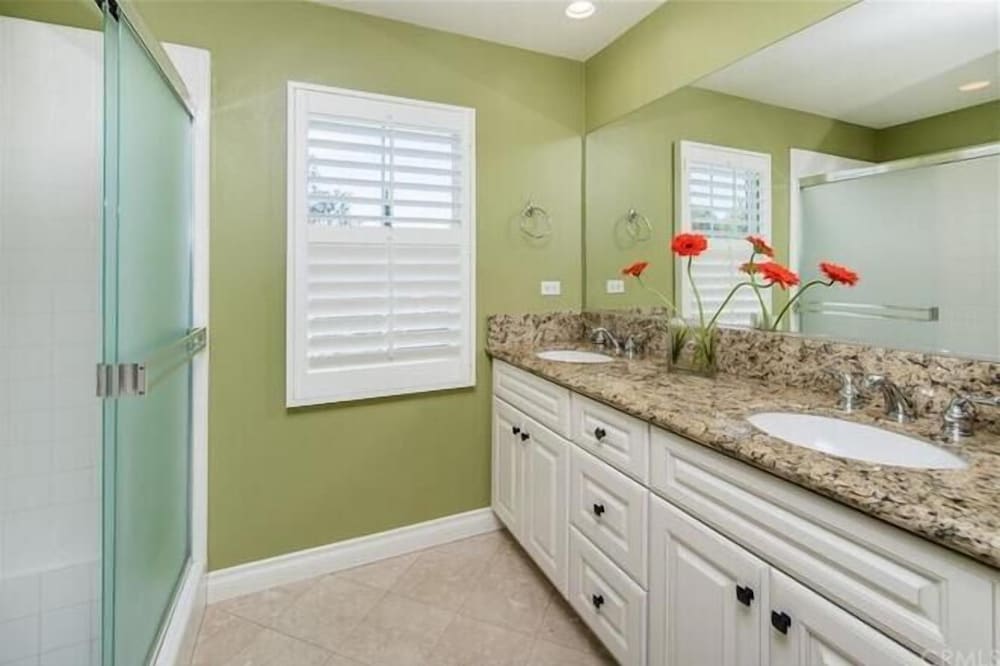 Фото Irvine Property 1