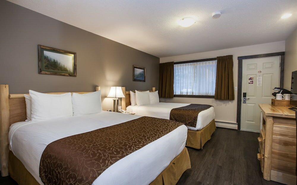 Фото Swiss Chalet Motel