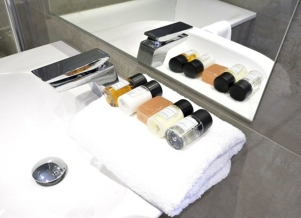 Фото Roomspace Apartments -Kirk Court