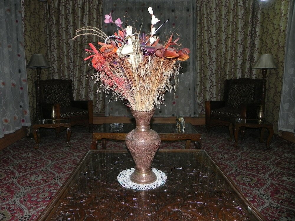 Фото Shabrose Heritage Houseboats