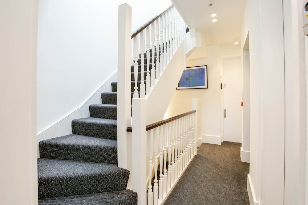 Фото Cromwell Serviced Apartment