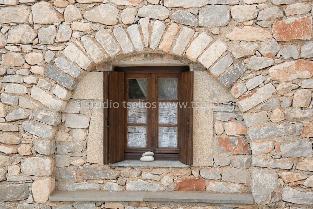 Фото Charouda Stone Tower