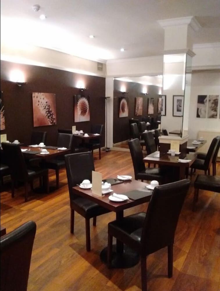 Фото The New County Hotel