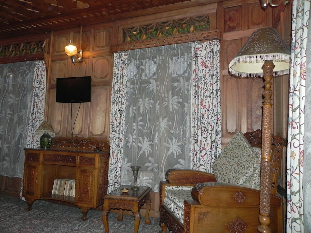 Фото Shabrose Heritage Houseboats