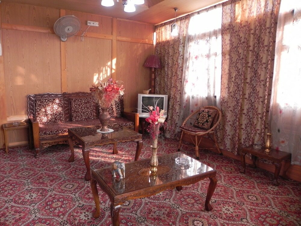 Фото Shabrose Heritage Houseboats