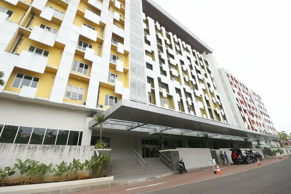 Hotel RedDoorz Apartment near Summarecon Mall Serpong, Earth, photo