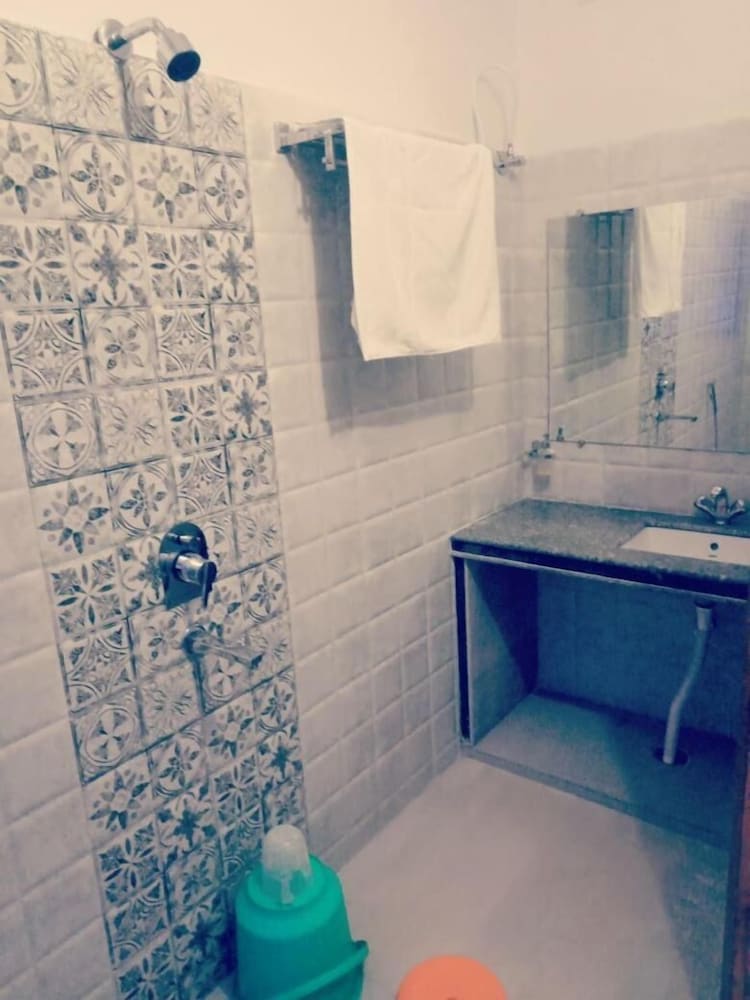 Фото Hotel Anand Lok