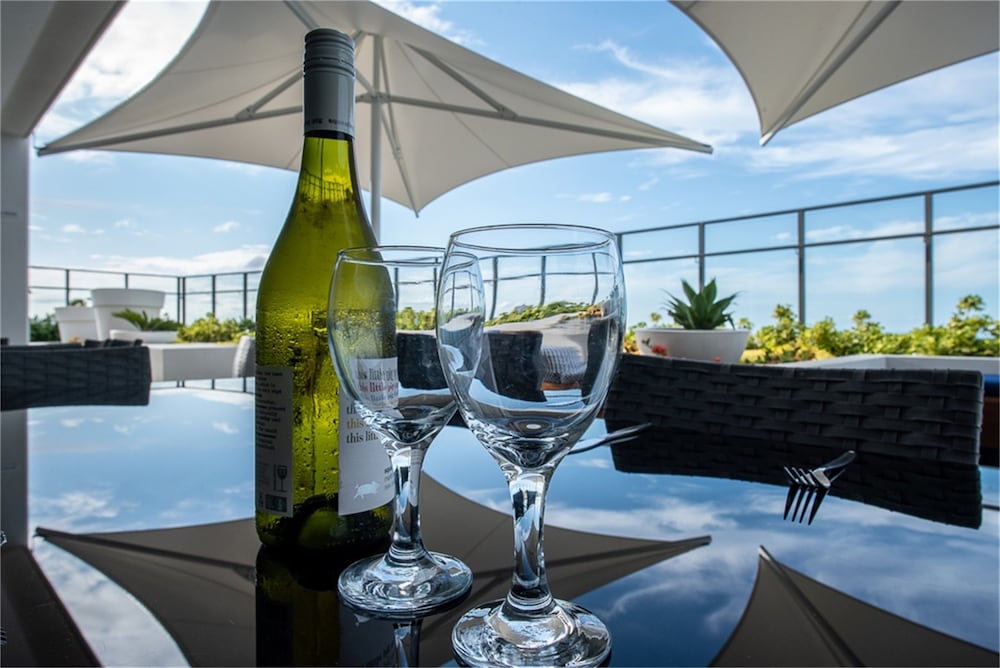 Фото Serain Residences On Surfers Private Apartments