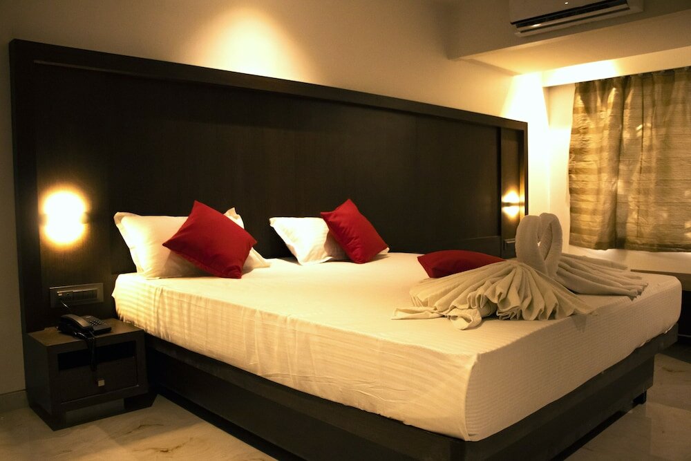 Фото Monarch Express