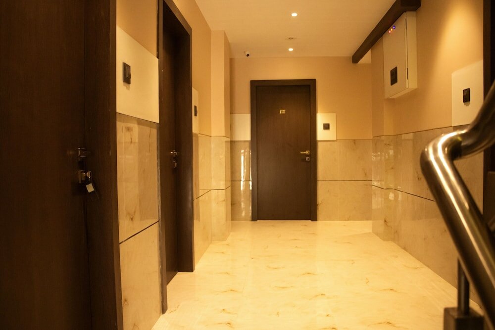 Фото Monarch Express