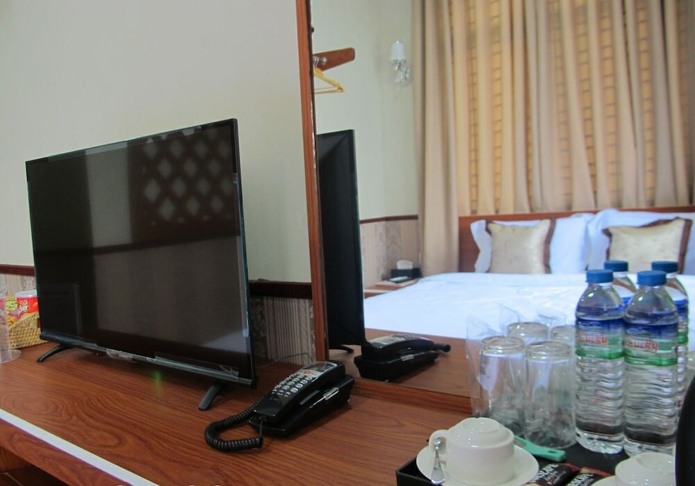 Фото Shwe Pe Ti Hotel