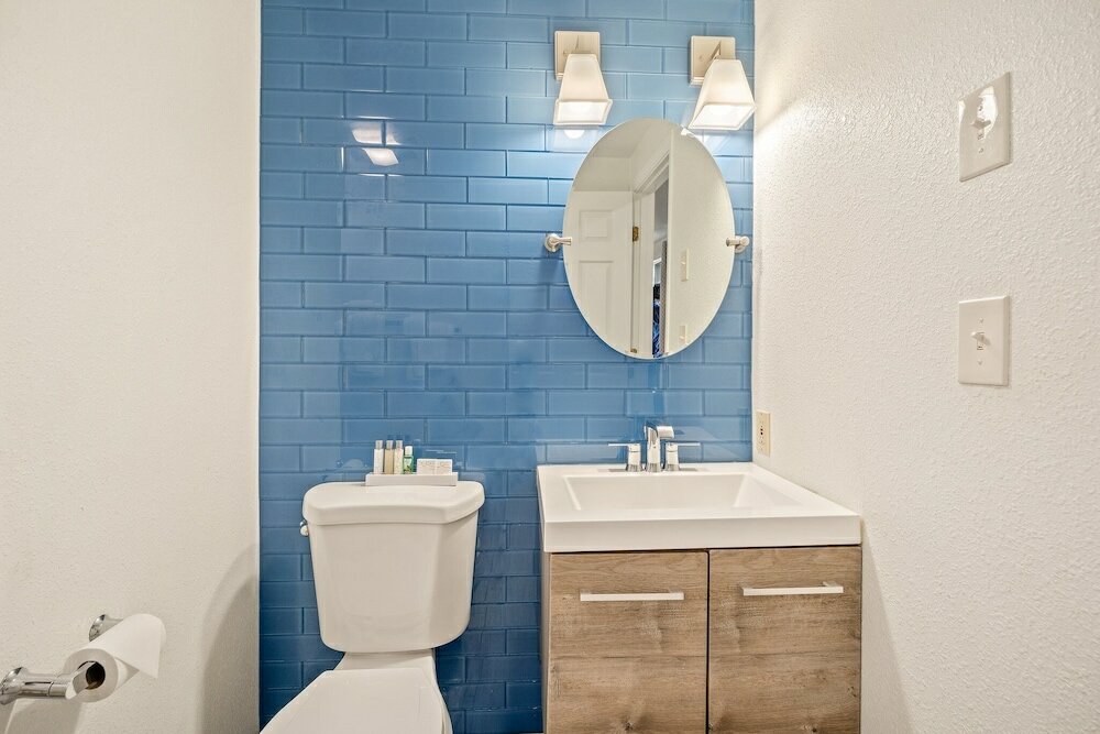 Фото Founder's Brook Motel and Suites