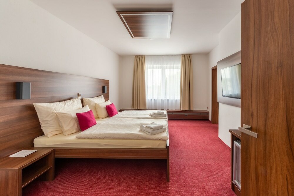 Фото Bohemia Inn Hotel