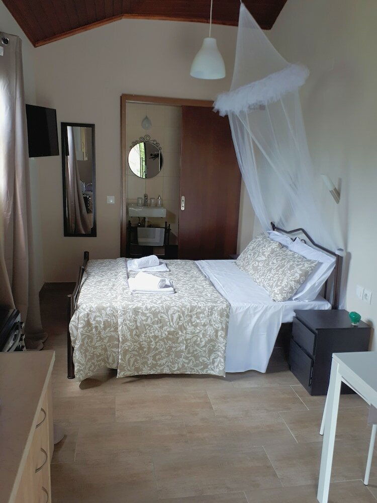 Фото Antzela Apartments