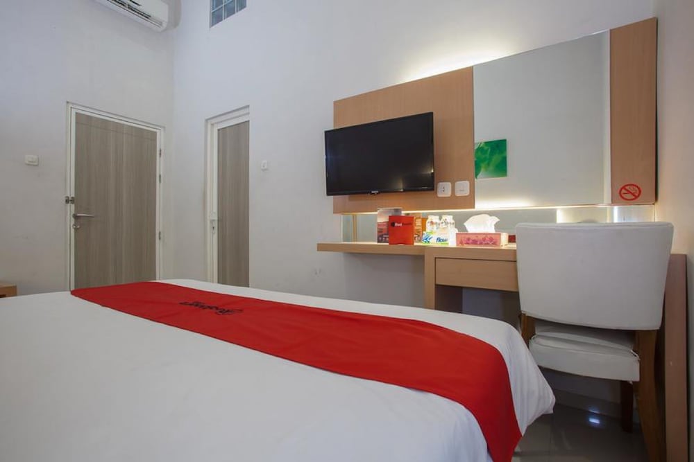 Фото RedDoorz Plus @ Idjen Boulevard Malang