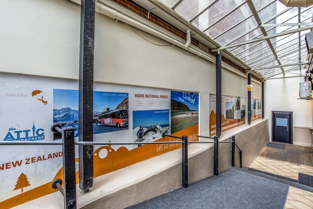 Фото Attic Backpackers